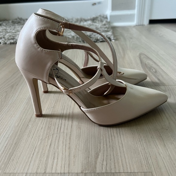 Heels - Picture 2 of 2